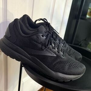 Brooks Ghost 6 Women’s All-Black Athletic Running Shoes